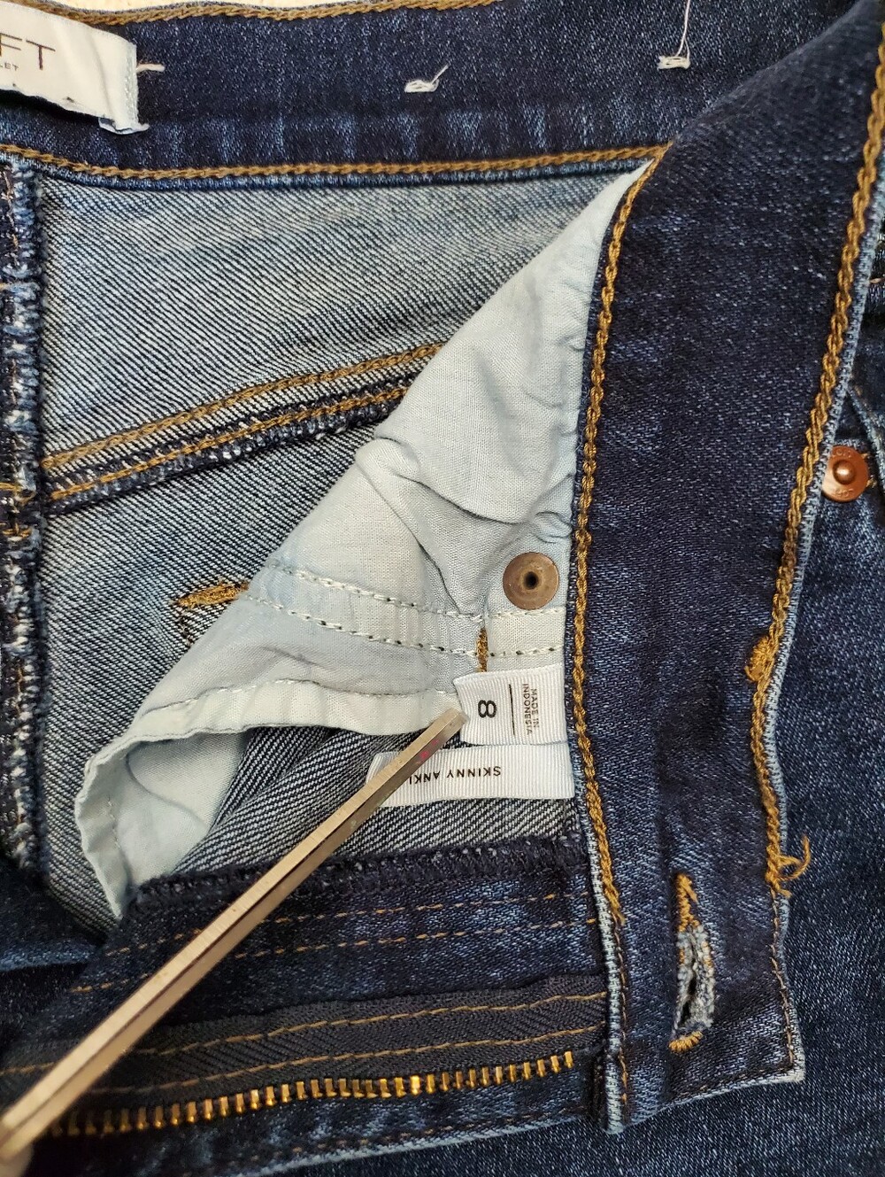 LOFT Outlet Skinny Ankle Jeans Sz 8 Dark Wash Raw Frayed Hem High Rise Denim - Picture 3 of 8